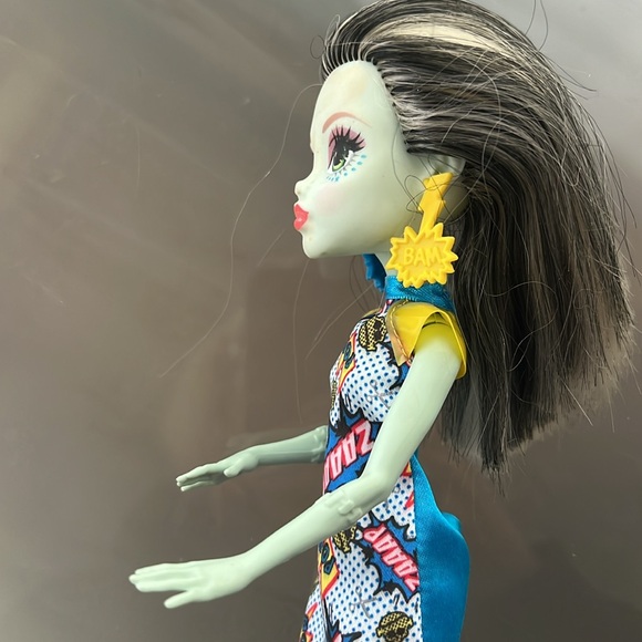 ⚡️2015 Frankie Stein from Monster High with Blue ZAAAP POW Dress & Yellow Shoes - Picture 6 of 17